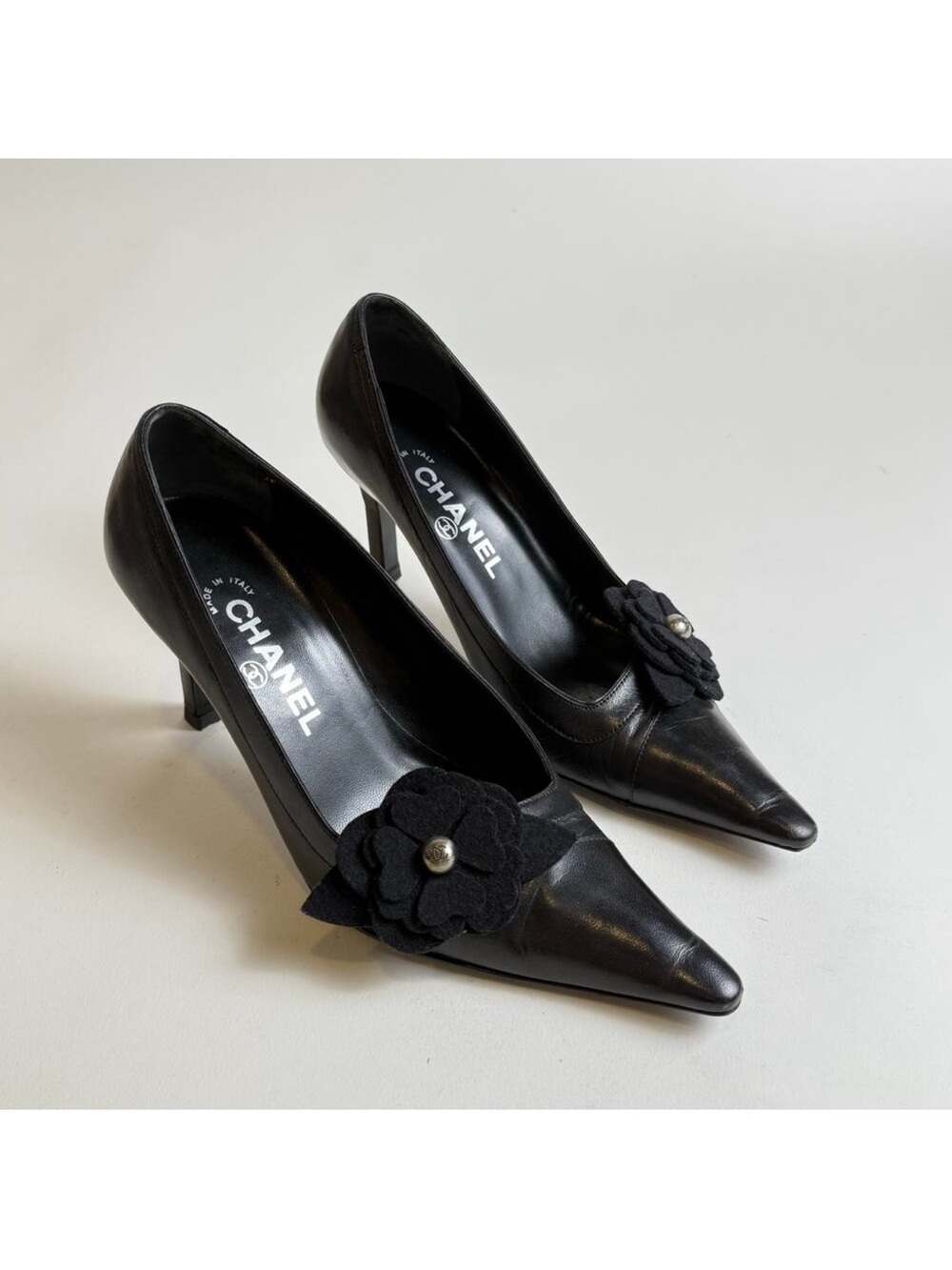 Chanel Vintage Y2K Camellia
Flower CHANEL Pointy Pumps Size 38.5C
